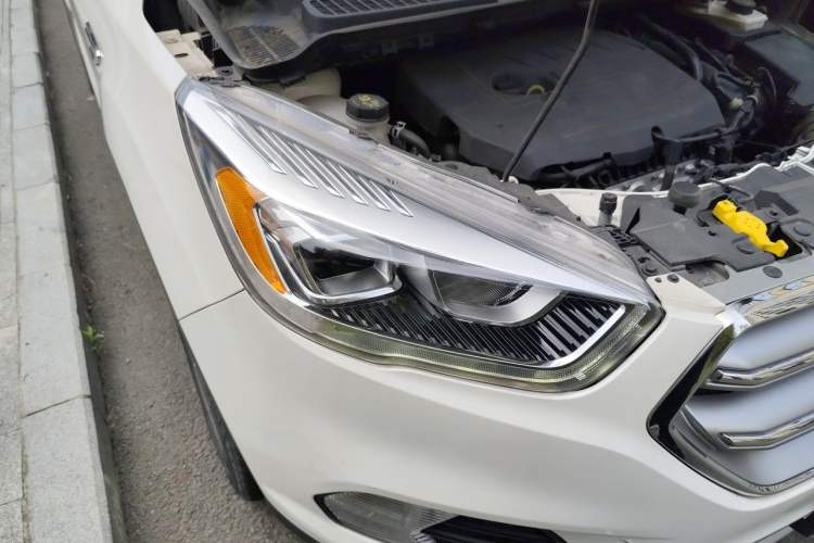 Used Ford Kuga 2017 EcoBoost 180 Two-Wheel-Drive Tiger Leap Model Right Front Headlight