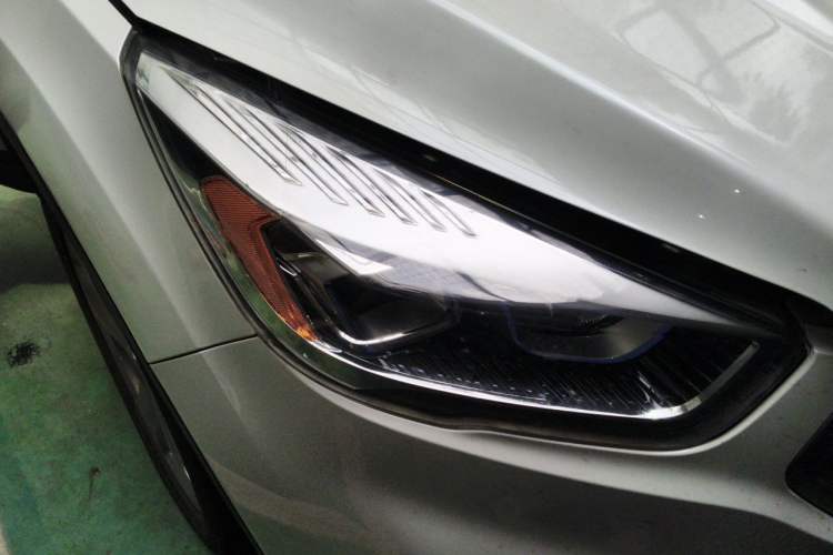 Used Ford Kuga 2017 EcoBoost 180 Two-Wheel-Drive Elite Trim Right Front Headlight