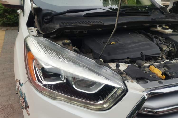 Used Ford Kuga 2017 EcoBoost 180 Two-Wheel-Drive Platinum Edition Right Front Headlight