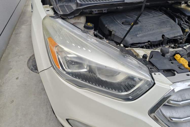 Used Ford Kuga 2017 EcoBoost 180 Two-Wheel-Drive Tiger Leap Model Right Front Headlight