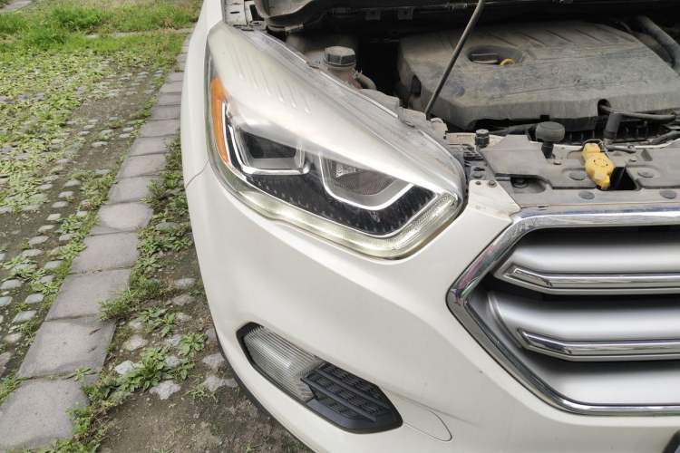 Used Ford Kuga 2017 EcoBoost 180 Two-Wheel-Drive Platinum Edition Right Front Headlight