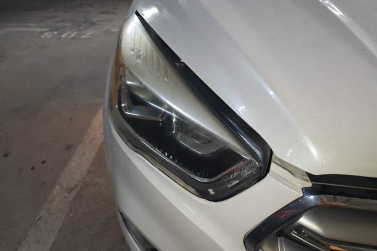 Used Ford Kuga 2017 EcoBoost 180 Two-Wheel-Drive Luxury Wing Edition Right Front Headlight