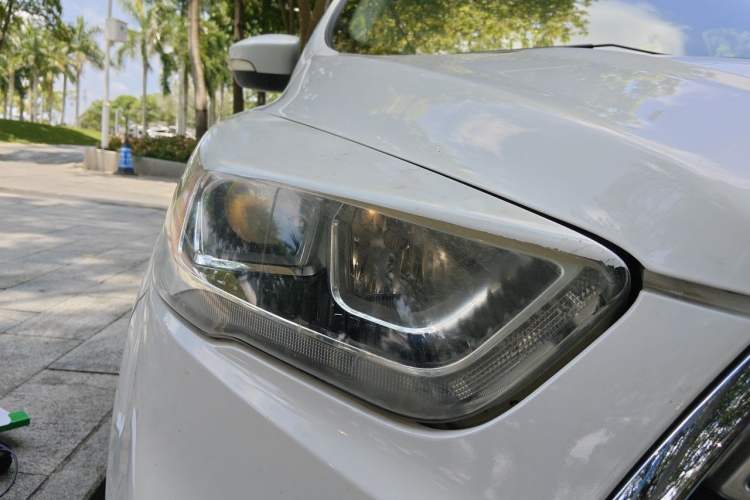 Used Ford Kuga 2017 EcoBoost 180 Two-Wheel-Drive Elite Trim Right Front Headlight
