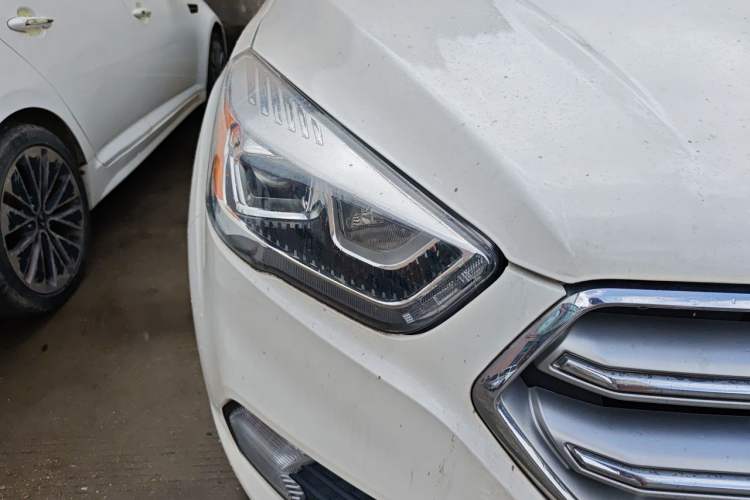 Used Ford Kuga 2017 EcoBoost 180 Two-Wheel-Drive Tiger Leap Model Right Front Headlight