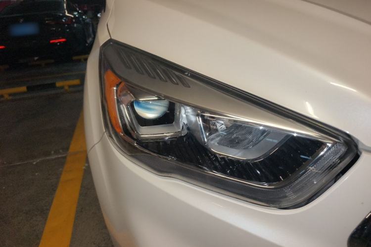 Used Ford Kuga 2017 EcoBoost 180 Two-Wheel-Drive Luxury Wing Edition Right Front Headlight