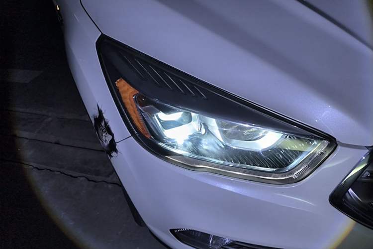 Used Ford Kuga 2017 EcoBoost 180 Two-Wheel-Drive Platinum Edition Right Front Headlight