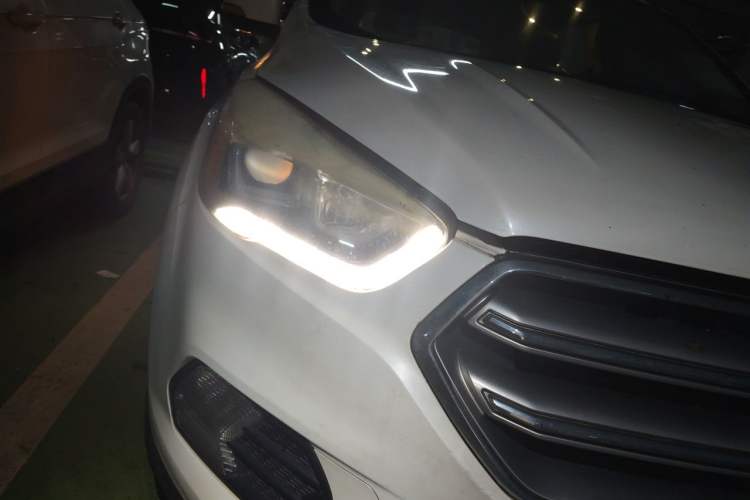 Used Ford Kuga 2017 EcoBoost 180 Two-Wheel-Drive Tiger Leap Model Right Front Headlight