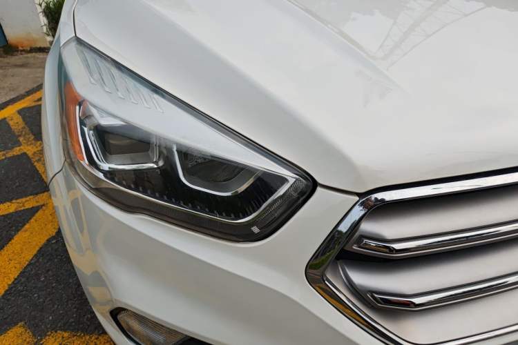 Used Ford Kuga 2017 EcoBoost 180 Two-Wheel-Drive Tiger Leap Model Right Front Headlight