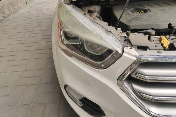 Used Ford Kuga 2017 EcoBoost 180 Two-Wheel-Drive Platinum Edition Right Front Headlight