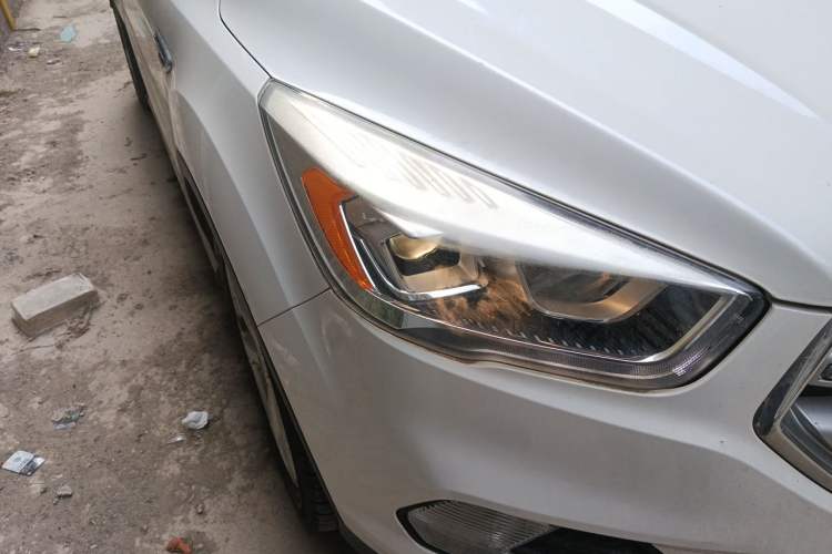 Used Ford Kuga 2017 EcoBoost 180 Two-Wheel-Drive Tiger Leap Model Right Front Headlight