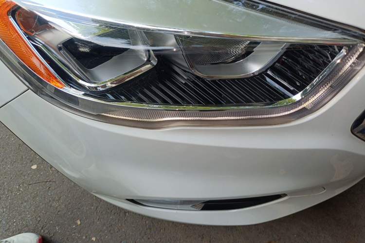 Used Ford Kuga 2017 EcoBoost 180 Two-Wheel-Drive Tiger Leap Model Right Front Headlight