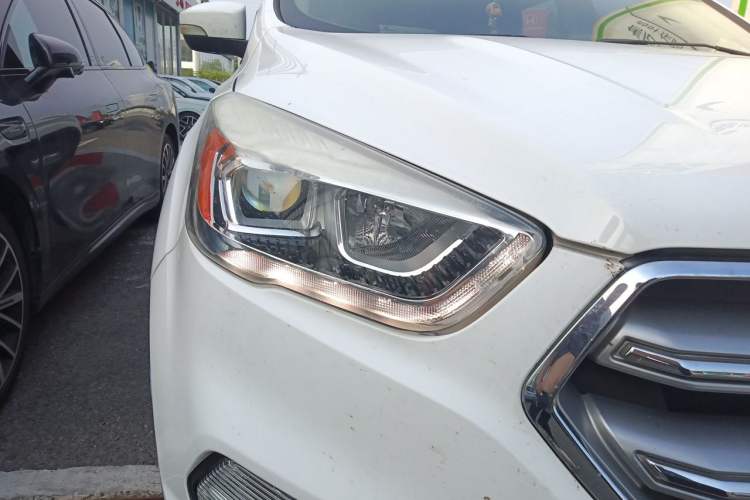 Used Ford Kuga 2017 EcoBoost 180 Two-Wheel-Drive Tiger Leap Model Right Front Headlight