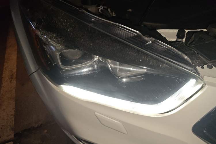 Used Ford Kuga 2017 EcoBoost 245 Four-Wheel-Drive Sport Model Right Front Headlight