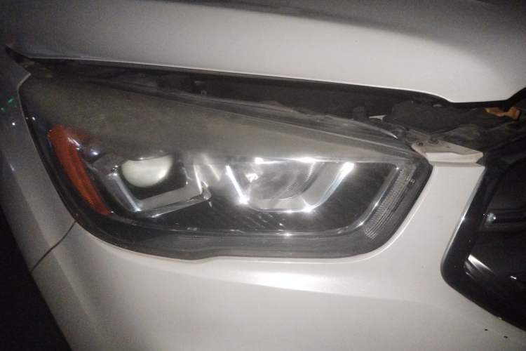 Used Ford Kuga 2017 EcoBoost 180 Two-Wheel-Drive Platinum Edition Right Front Headlight