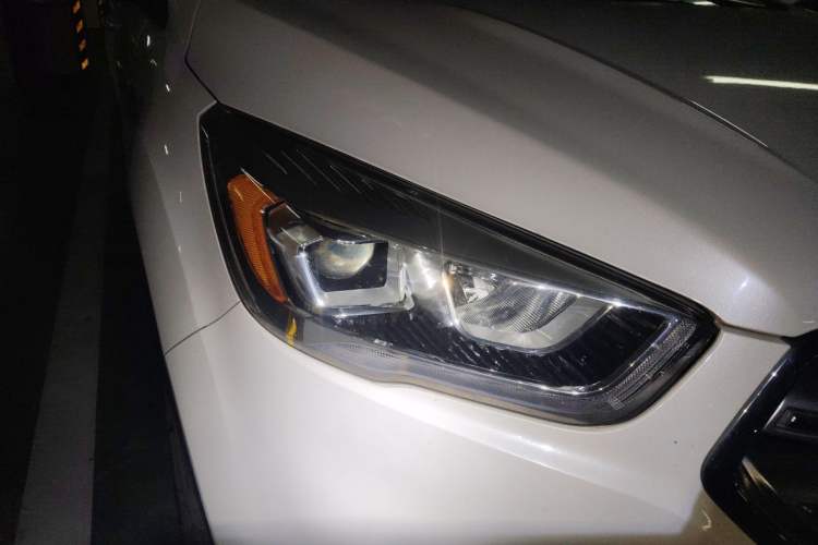 Used Ford Kuga 2017 EcoBoost 180 Two-Wheel-Drive Platinum Edition Right Front Headlight