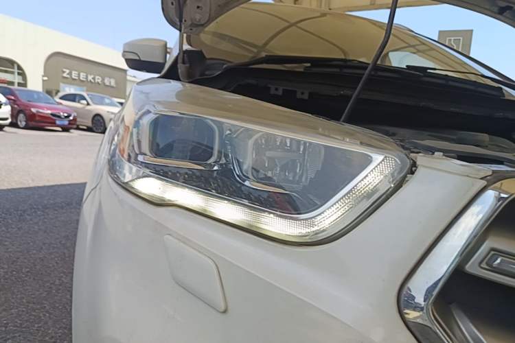 Used Ford Kuga 2017 EcoBoost 245 4x4 Prestige Edition Right Front Headlight