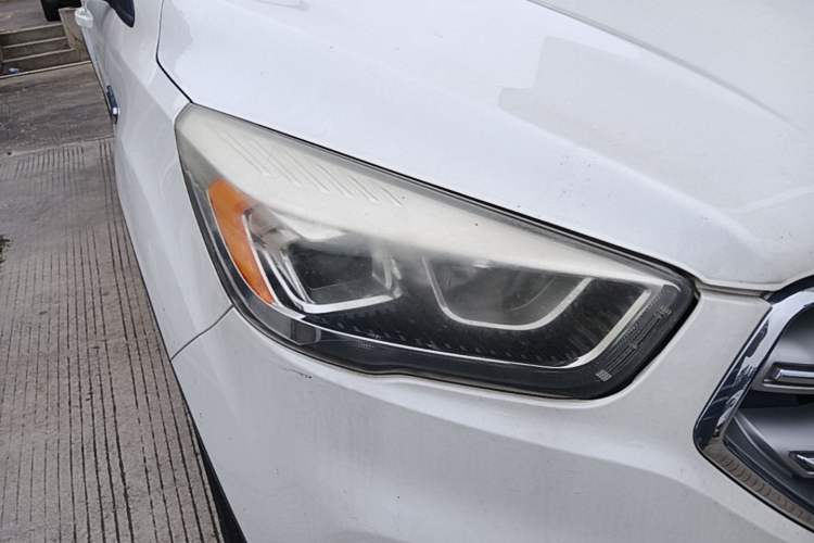 Used Ford Kuga 2017 EcoBoost 180 Two-Wheel-Drive Tiger Leap Model Right Front Headlight