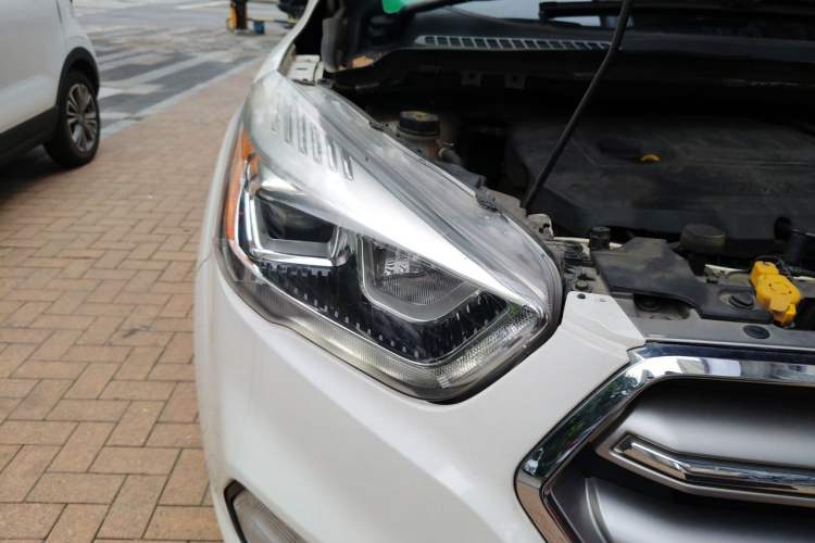 Used Ford Kuga 2017 EcoBoost 180 Two-Wheel-Drive Tiger Leap Model Right Front Headlight