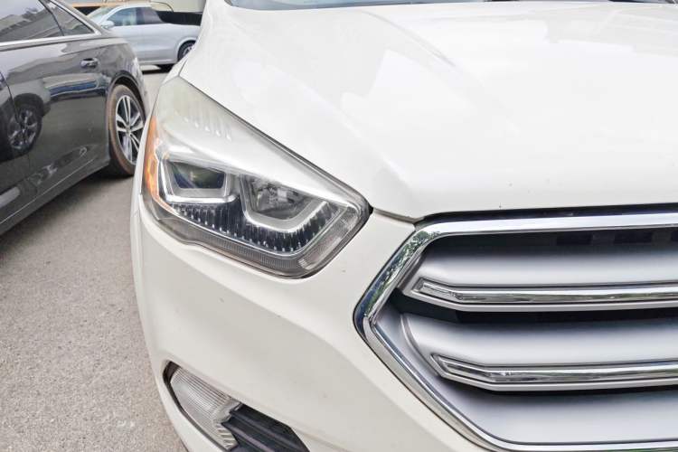 Used Ford Kuga 2017 EcoBoost 180 Two-Wheel-Drive Elite Trim Right Front Headlight