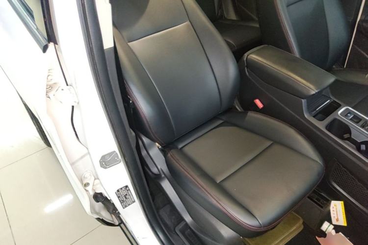 Used Ford Kuga 2017 EcoBoost 180 Two-Wheel-Drive Elite Trim Right Front Seat