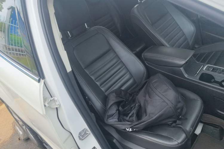 Used Ford Kuga 2017 EcoBoost 180 Two-Wheel-Drive Luxury Wing Edition Right Front Seat