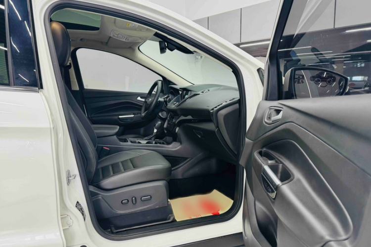 Used Ford Kuga 2017 EcoBoost 180 Two-Wheel-Drive Luxury Wing Edition Right Front Seat
