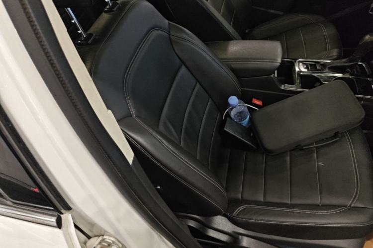 Used Ford Kuga 2017 EcoBoost 180 Two-Wheel-Drive Tiger Leap Model Right Front Seat