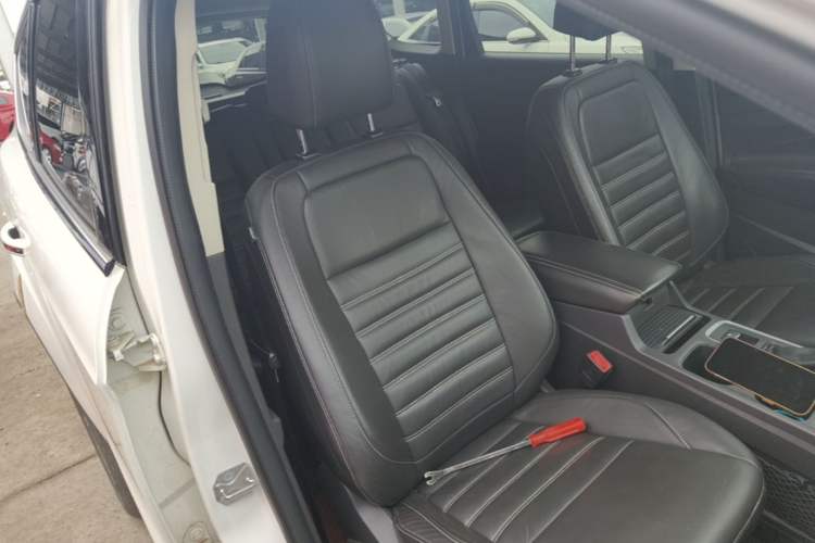 Used Ford Kuga 2017 EcoBoost 180 Four-Wheel Drive Titanium Edition Right Front Seat
