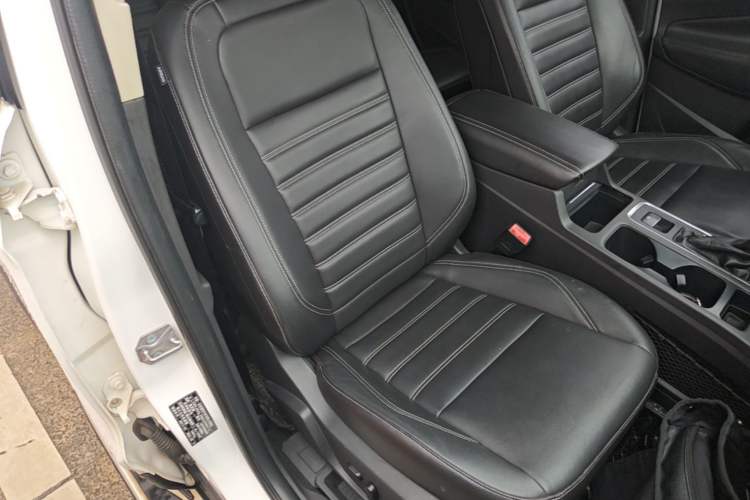 Used Ford Kuga 2017 EcoBoost 180 Two-Wheel-Drive Luxury Wing Edition Right Front Seat