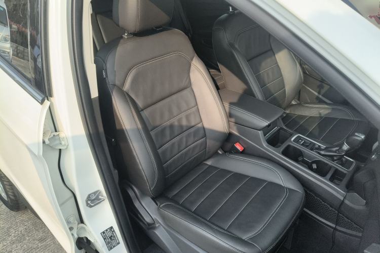 Used Ford Kuga 2017 EcoBoost 180 Two-Wheel-Drive Platinum Edition Right Front Seat