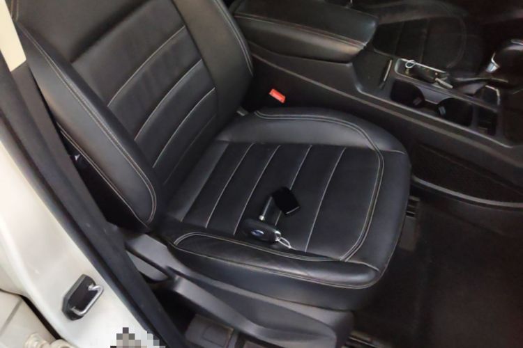 Used Ford Kuga 2017 EcoBoost 180 Two-Wheel-Drive Platinum Edition Right Front Seat