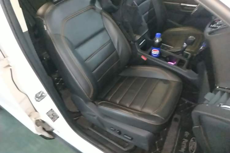 Used Ford Kuga 2017 EcoBoost 245 Four-Wheel-Drive Sport Model Right Front Seat