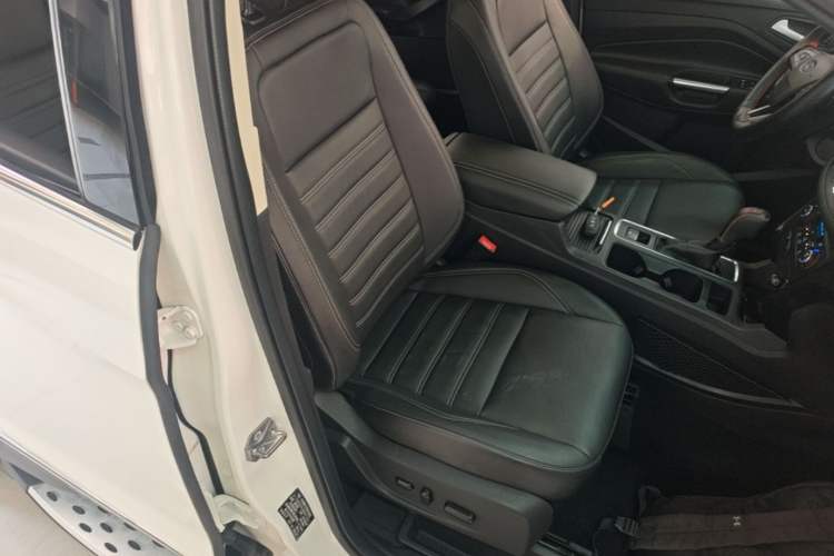 Used Ford Kuga 2017 EcoBoost 180 Two-Wheel-Drive Luxury Wing Edition Right Front Seat