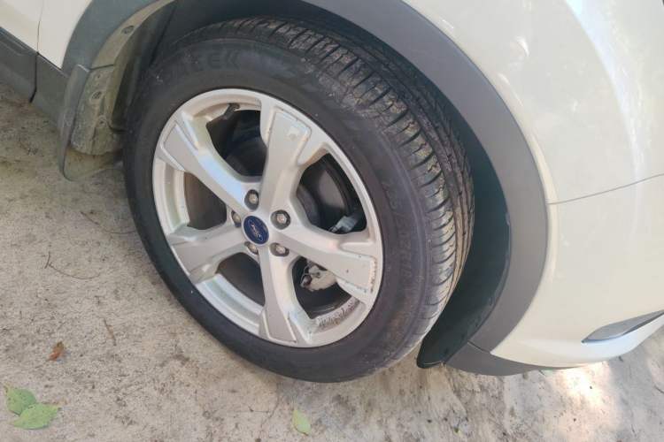 Used Ford Kuga 2017 EcoBoost 180 Two-Wheel-Drive Tiger Leap Model Right Front Wheel Hub