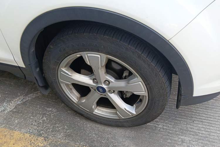 Used Ford Kuga 2017 EcoBoost 180 Two-Wheel-Drive Tiger Leap Model Right Front Wheel Hub