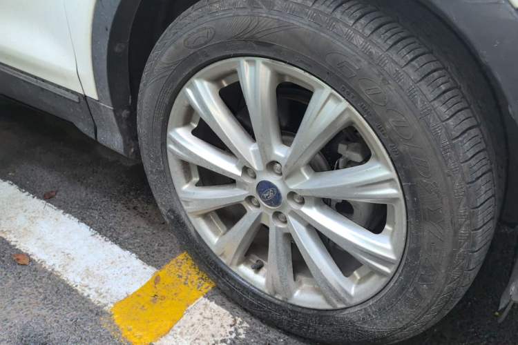 Used Ford Kuga 2017 EcoBoost 245 4x4 Prestige Edition Right Front Wheel Hub
