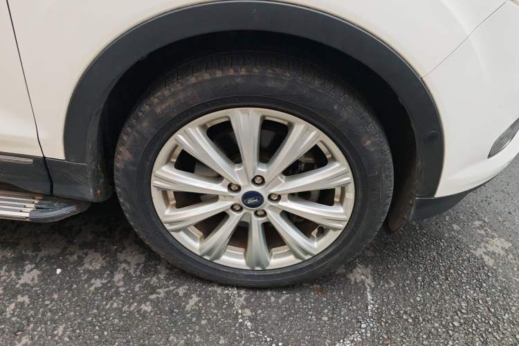 Used Ford Kuga 2017 EcoBoost 245 Four-Wheel Drive Titanium Edition Right Front Wheel Hub