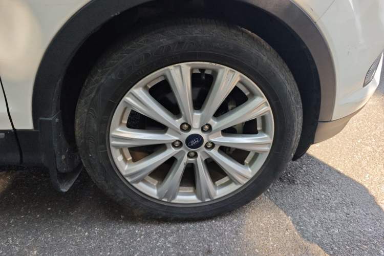 Used Ford Kuga 2017 EcoBoost 180 Two-Wheel-Drive Luxury Wing Edition Right Front Wheel Hub