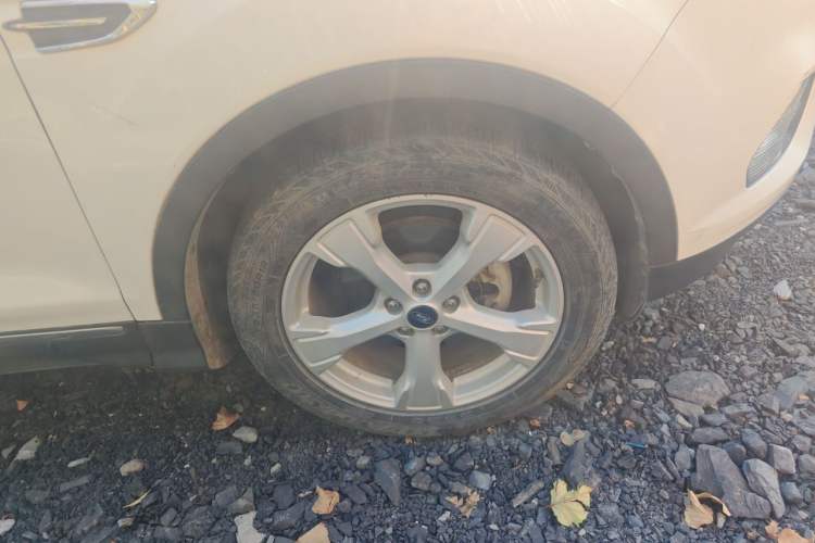 Used Ford Kuga 2017 EcoBoost 180 Two-Wheel-Drive Tiger Leap Model Right Front Wheel Hub