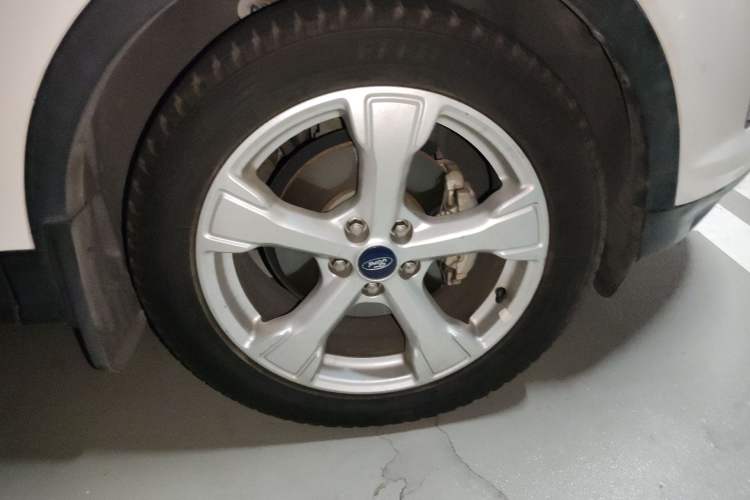 Used Ford Kuga 2017 EcoBoost 180 Two-Wheel-Drive Tiger Leap Model Right Front Wheel Hub