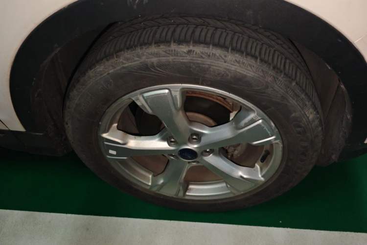 Used Ford Kuga 2017 EcoBoost 180 Two-Wheel-Drive Elite Trim Right Front Wheel Hub