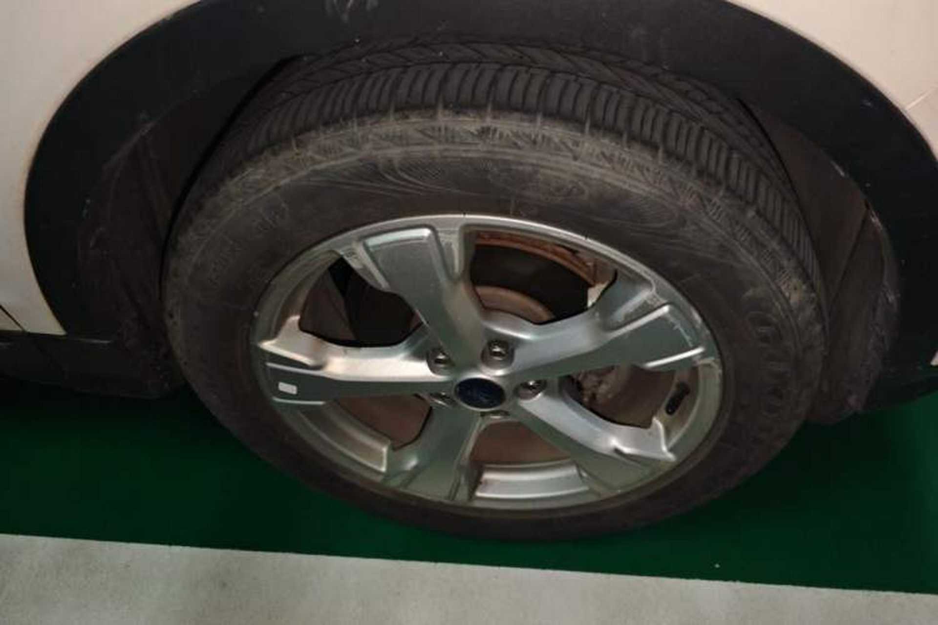 Used Ford Kuga 2017 EcoBoost 180 Two-Wheel-Drive Elite Trim Right Front Wheel Hub