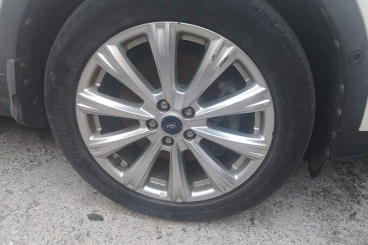 Used Ford Kuga 2017 EcoBoost 245 Four-Wheel Drive Titanium Edition Right Front Wheel Hub