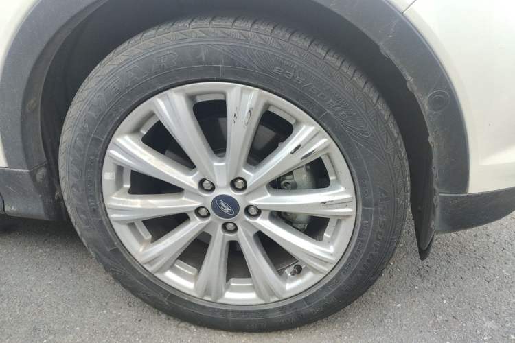 Used Ford Kuga 2017 EcoBoost 245 Four-Wheel Drive Titanium Edition Right Front Wheel Hub