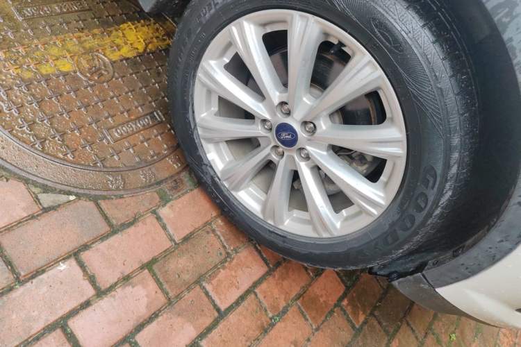Used Ford Kuga 2017 EcoBoost 180 Four-Wheel Drive Luxury Wing Model Right Front Wheel Hub