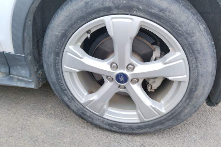 Used Ford Kuga 2017 EcoBoost 180 Two-Wheel-Drive Tiger Leap Model Right Front Wheel Hub