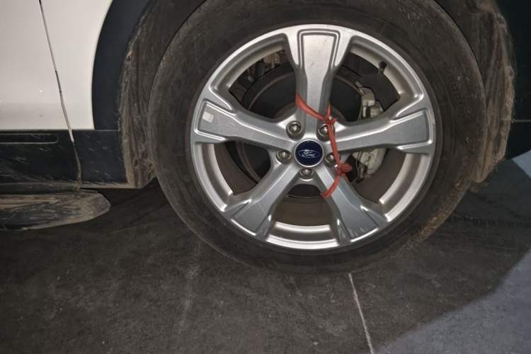 Used Ford Kuga 2017 EcoBoost 180 Two-Wheel-Drive Tiger Leap Model Right Front Wheel Hub