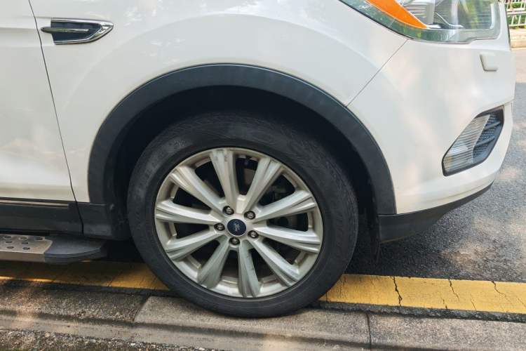 Used Ford Kuga 2017 EcoBoost 245 4x4 Prestige Edition Right Front Wheel Hub