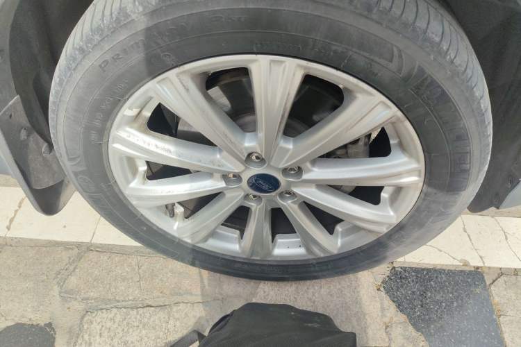 Used Ford Kuga 2017 EcoBoost 245 4x4 Prestige Edition Right Front Wheel Hub
