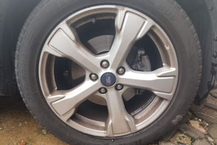 Used Ford Kuga 2017 EcoBoost 180 Two-Wheel-Drive Elite Trim Right Front Wheel Hub